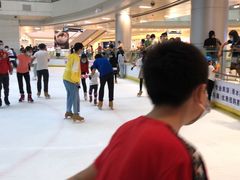 -冰纷万象滑冰场(深圳万象城店)