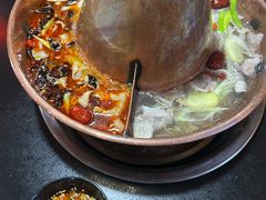 -果松木炭酸菜铜火锅·外婆参鸡汤