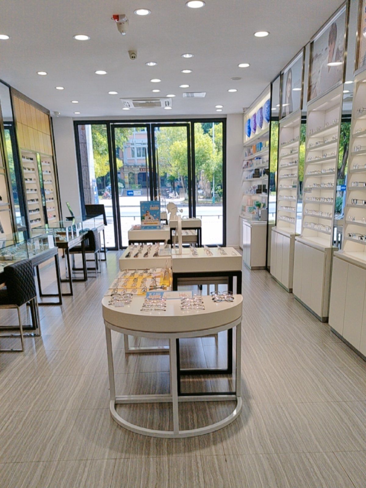 今天路过长中这边一个千叶眼镜店,之前在千