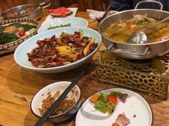 -老滇山寨•云南特色菜•地方菜•民族风情歌舞表演(金碧店)