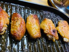 料理烤焦香翅中-老东镇啤酒屋海鲜加工·蒸汽海鲜·海鲜烧烤(台东店)