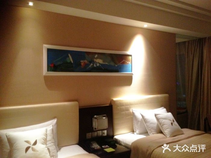 杭州龙禧福朋喜来登酒店床图片