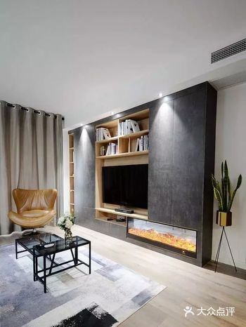 布置出一个低调奢华的华丽空间感。