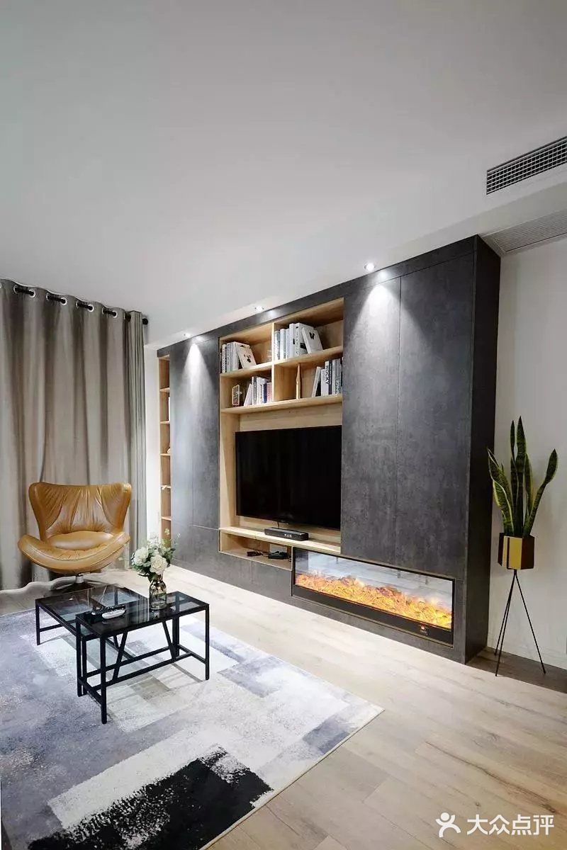 布置出一个低调奢华的华丽空间感。