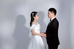 -喜爱高定婚纱摄影