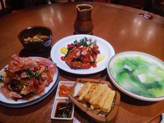 -老滇山寨•云南特色菜•地方菜•民族风情歌舞表演(金碧店)