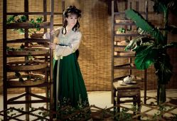 点击看大图 -九月鹰飞汉服摄影工作室