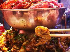 -沪小二炭火蛙锅(淮海中路美食不夜城店)