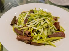 蒜苗炒海肠-皇朝海鲜酒店