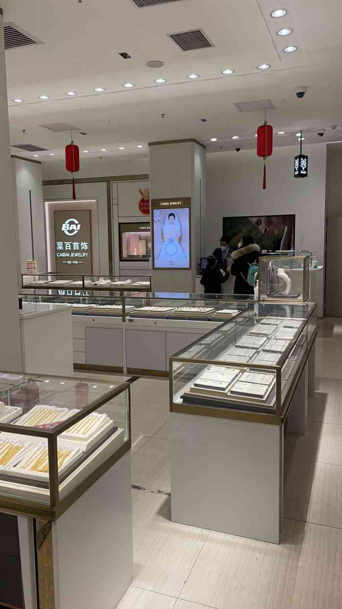 菜百首饰店(西单店)-"西单店人不多,但是款式感觉没有菜百的多,.