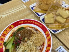 -魔都三兄弟酸辣粉·蘸卤炸串(虹桥万科店)