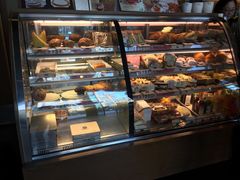 面包甜点陈列柜-星巴克(杭州银泰城西一店)