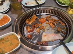 -金滏山烤肉·海鲜·火锅自助餐厅(襄阳万达店)