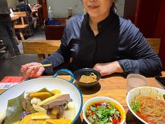 -万记麻辣烫国展总店