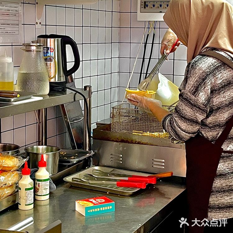 🍔藏在巷子里的清真宝藏汉堡炸鸡店！性价比拉满