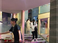 -虾弄弄海派小龙虾·牛羊蝎子火锅