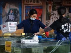 -三亚火车头万人海鲜广场