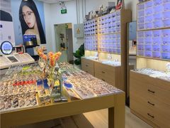 -天空之镜眼镜店蔡司依视路配镜授权零售店(望京颐堤港店)