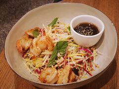 煎大虾花生碎芝麻混合蔬菜丝色拉健康米白芝麻酱油汁-Wagas(静安嘉里中心店)