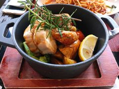 秘制烤春鸡配西兰花和迷迭香-WOLFGANG PUCK KITCHEN & BAR(迪士尼小镇店)