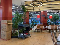 -刘姐啤酒鱼民族演艺餐厅(西街总店)