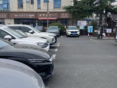 -朱家角影剧院-地面停车场