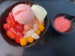 草莓冰沙-鲜芋仙(太原街万达店)
