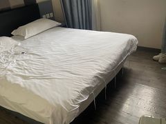 -Zsmart智尚酒店(上海轻纺市场定边路地铁站店)