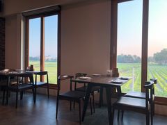-Chom Cafe and Restaurant