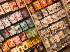 -名创优品(广州萝岗万达广场店)