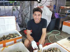 -蚝哥花姐湛江烤生蚝(美丽湾市场店)
