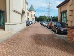 -蓝精灵乐园-停车场