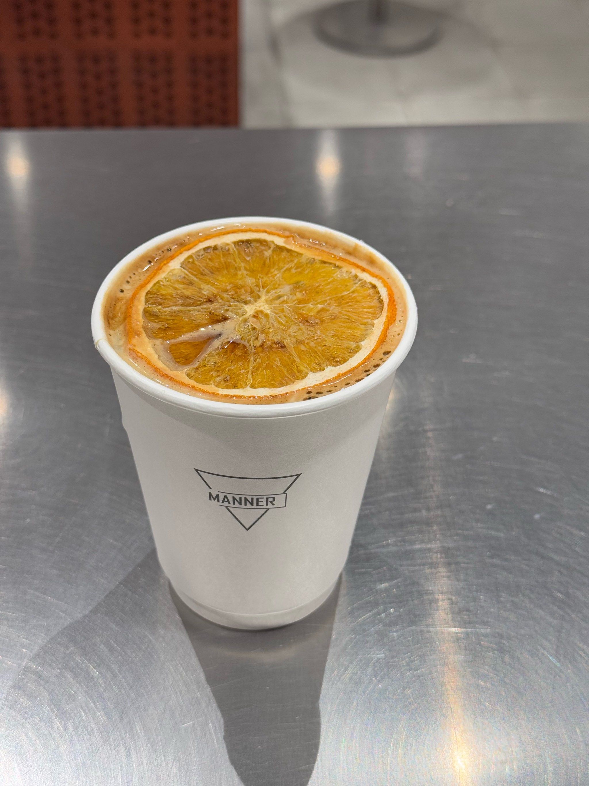 热橙美式~🍊
酸甜的橙子风味伴随着美式的浓郁
口感清新中带着