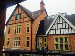 -钟书阁(松江泰晤士小镇店)