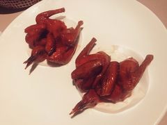脆皮乳鸽-荣轩(新荣记环球金融中心店)