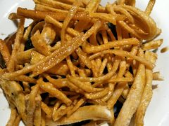 皮蛋拌散子-美膳居川菜馆油焖大虾烧烤(卓刀泉店)