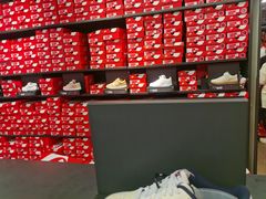 -NIKE上海青浦换季优惠店