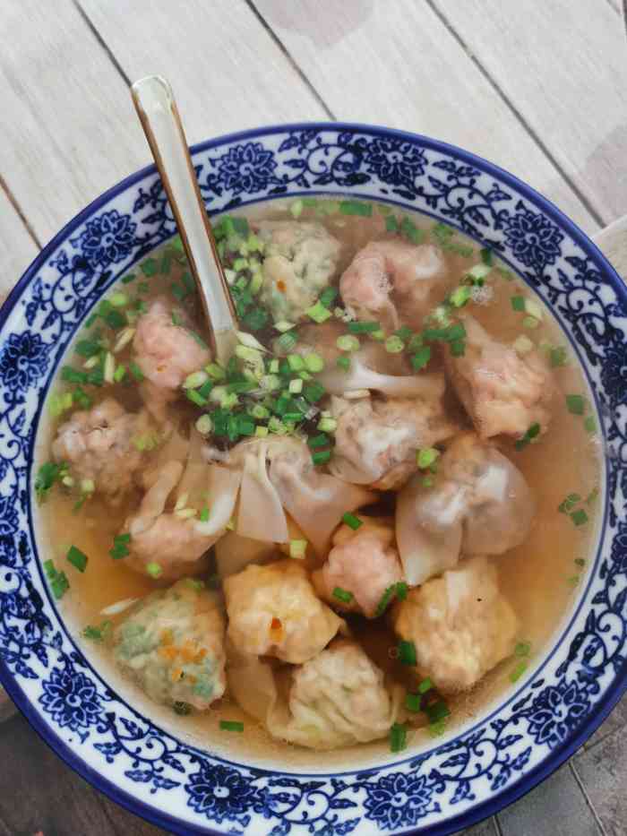 上卢馄饨铺(建德店)-"这是我有生以来第一次看到馄饨铺有这样独特.