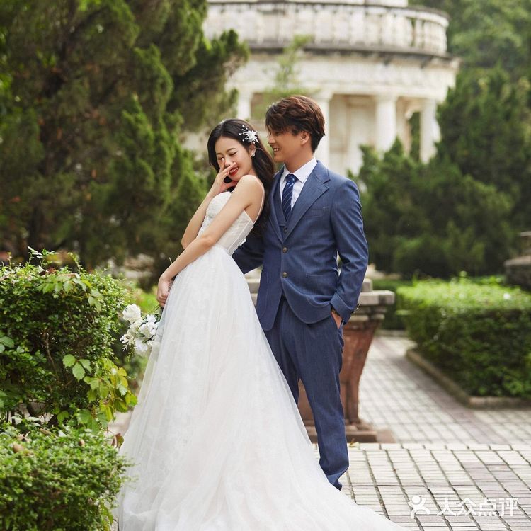 初夏季节最适合的婚纱照风格🍃就像微风拂面一样清新