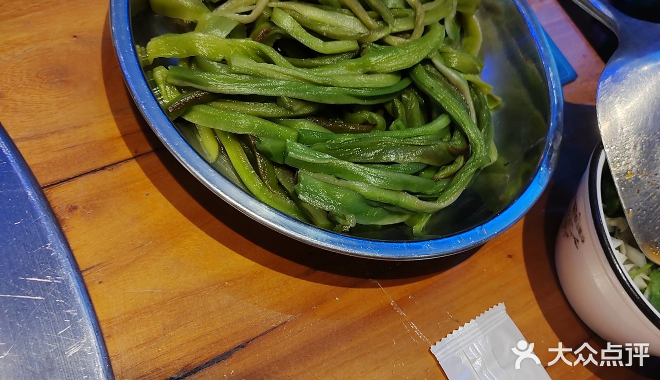 这家店大概是我在周边吃的几家铁锅炖中最好吃的