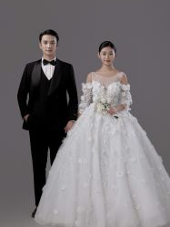 -至臻微拉婚纱摄影