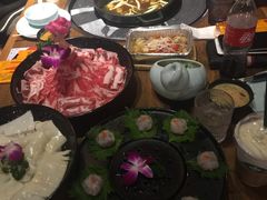 -三人行骨头王火锅(长寿店)