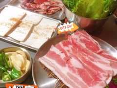 -围炉肉舍•炭烤活鳗•丹东海鲜烤肉(步行街店)