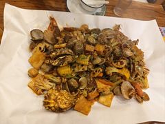 -东来菜馆•手抓海鲜家常菜•海鲜锅贴(鸽子窝店)