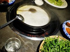 -大匠工房古船木艺术餐厅·猪肚鸡专门店(长白仙岛店)