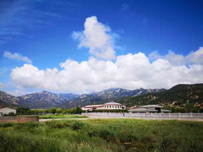 大河东客服中心-"秋天的日头热不了几天了吧?这个季节穿啥的.