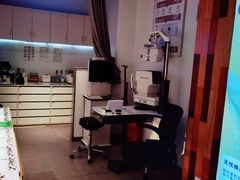 -LOOK眼镜·蔡司依视路配镜(宝山万达店)