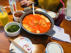 -渝是乎酸菜鱼·川渝小炒(新世界百货望京店)