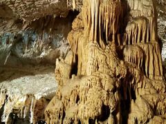 -波斯托伊纳溶洞