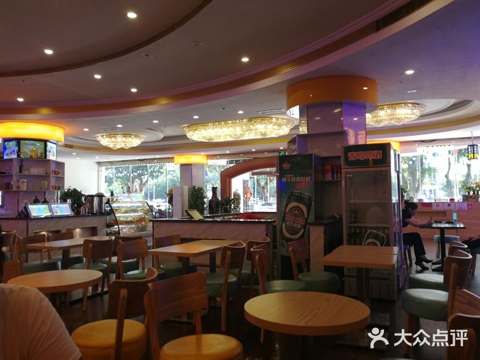 东郊椰林平价海鲜舫(大东海店)图片
